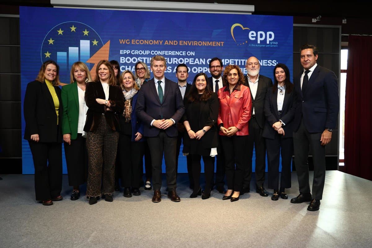 Imagen para: El PP se mantiene imperturbable en Bruselas a pesar de la tensión con Vox y las críticas europeas