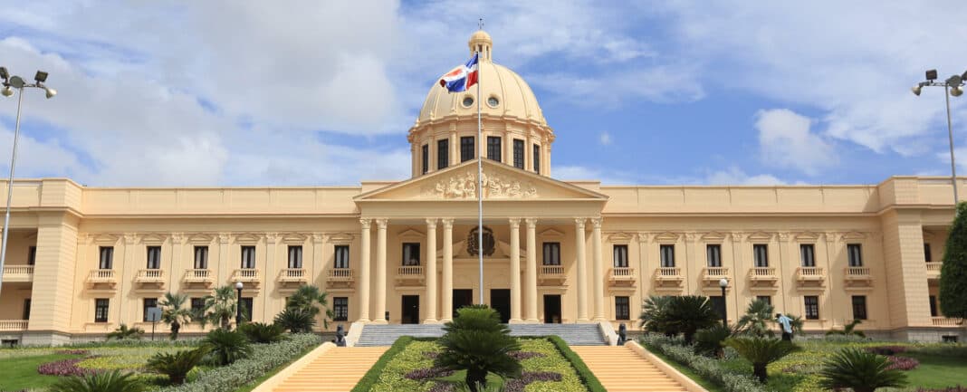 RD$1,800 millones semanales en subsidio a combustibles destina el Gobierno, afirma Paliza